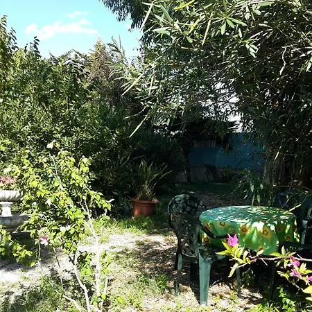 公寓 La Marina Gardens *