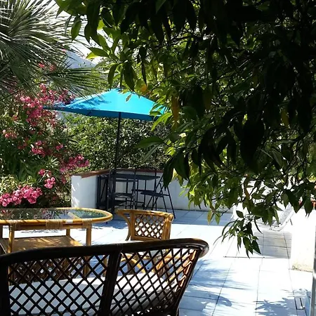 La Marina Gardens 公寓 *